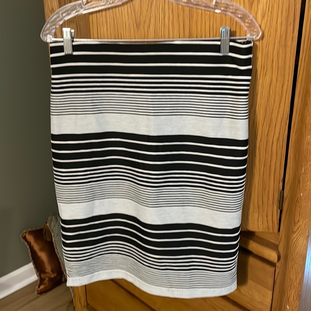 NY and Co black white skirt size medium